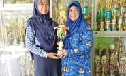 Hebat! Raih Juara 3 Lomba IPS, Revalina Aulia Safa Siswi SMP Negeri 3 Patebon Terima Beasiswa Kendal Cerdas